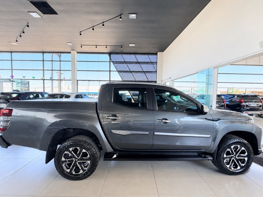 mitsubishi l200 triton 2.4 16v turbo diesel sport hpe-s cd 4p 4x4 automatico 20234