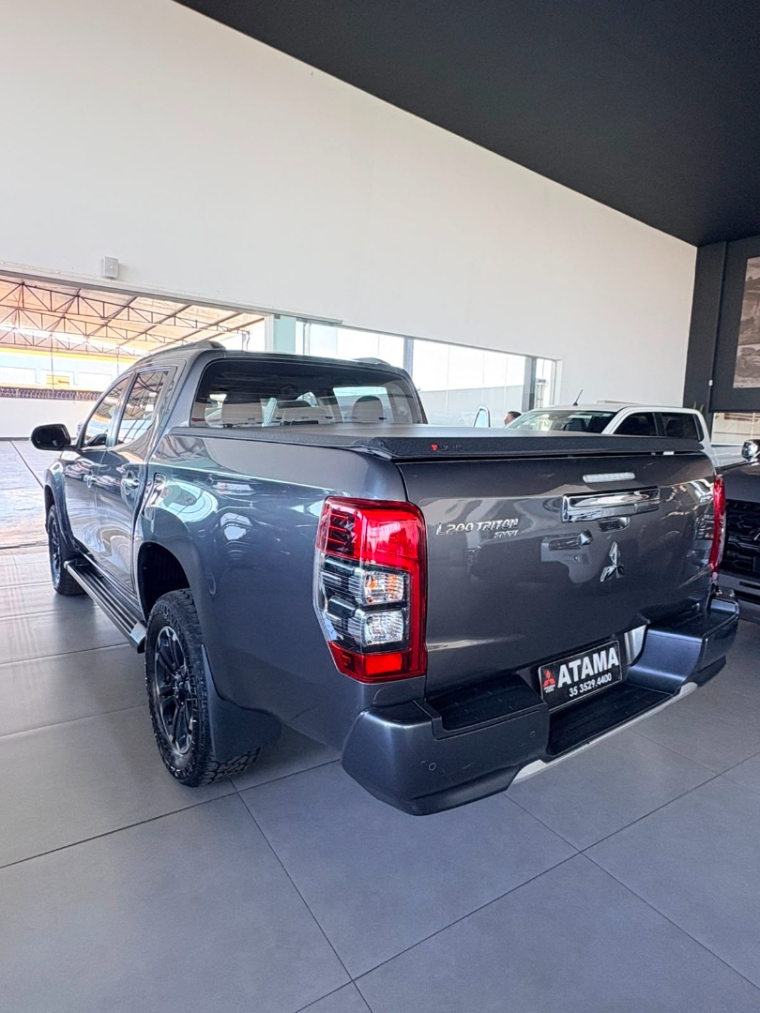mitsubishi l200 triton 2.4 16v turbo diesel sport hpe cd 4p 4x4 automatico 20237