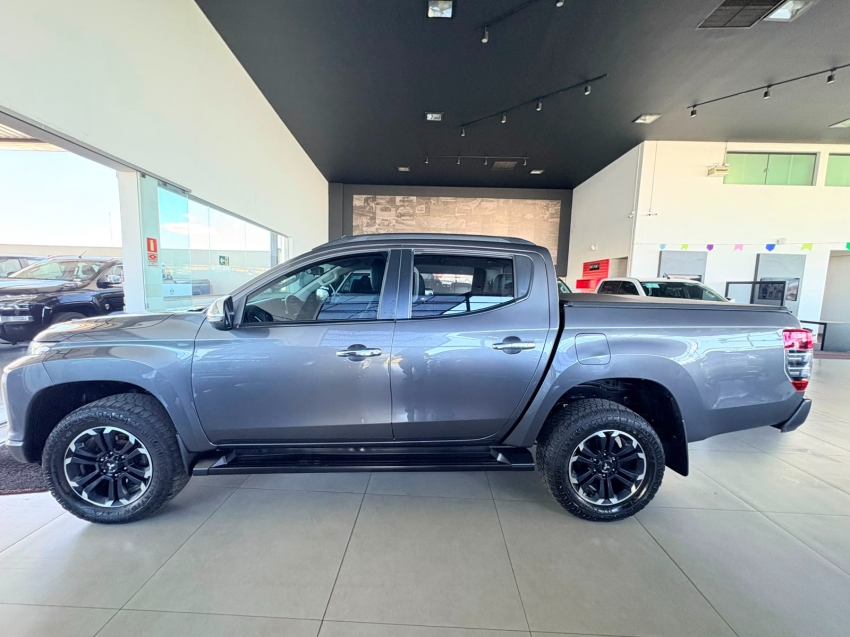 mitsubishi l200 triton 2.4 16v turbo diesel sport hpe cd 4p 4x4 automatico 20233