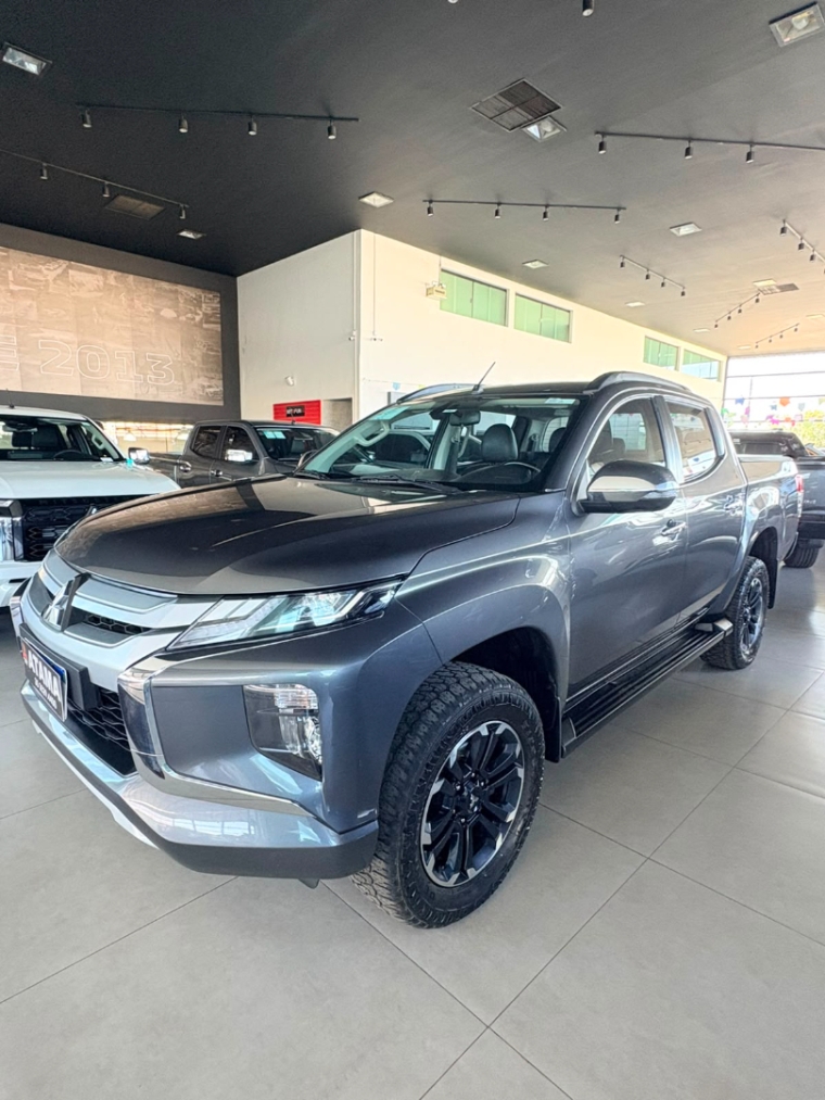 mitsubishi l200 triton 2.4 16v turbo diesel sport hpe cd 4p 4x4 automatico 20232