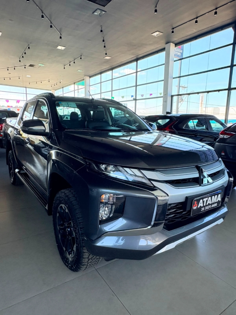 mitsubishi l200 triton 2.4 16v turbo diesel sport hpe cd 4p 4x4 automatico 20230
