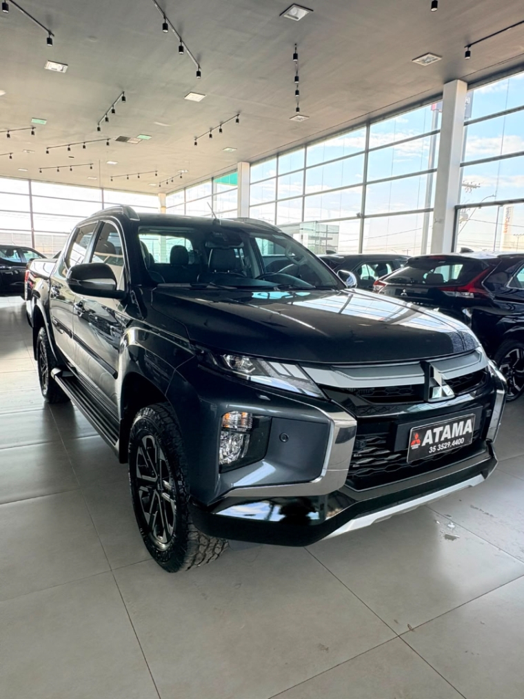 mitsubishi l200 triton 2.4 16v turbo diesel sport hpe-s cd 4p 4x4 automatico 20230