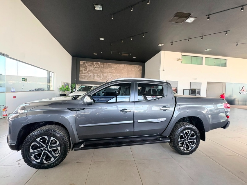 mitsubishi l200 triton 2.4 16v turbo diesel sport hpe-s cd 4p 4x4 automatico 20233