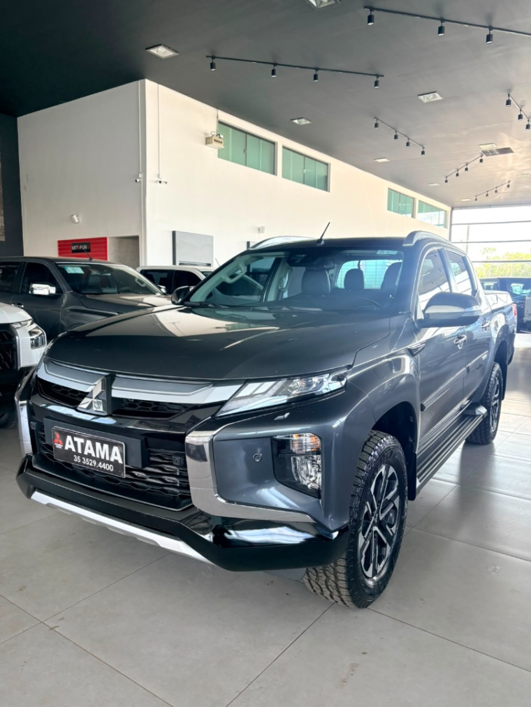 mitsubishi l200 triton 2.4 16v turbo diesel sport hpe-s cd 4p 4x4 automatico 20232