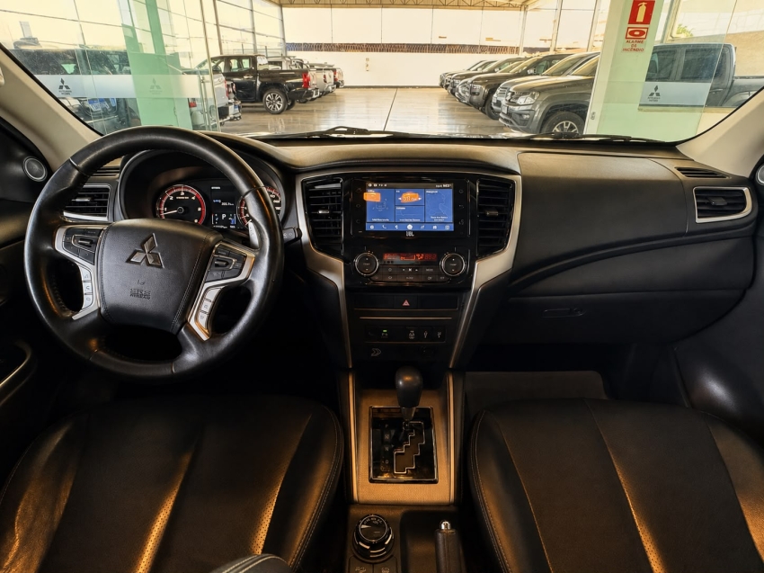 mitsubishi l200 triton 2.4 16v turbo diesel sport hpe-s cd 4p 4x4 automatico 202313
