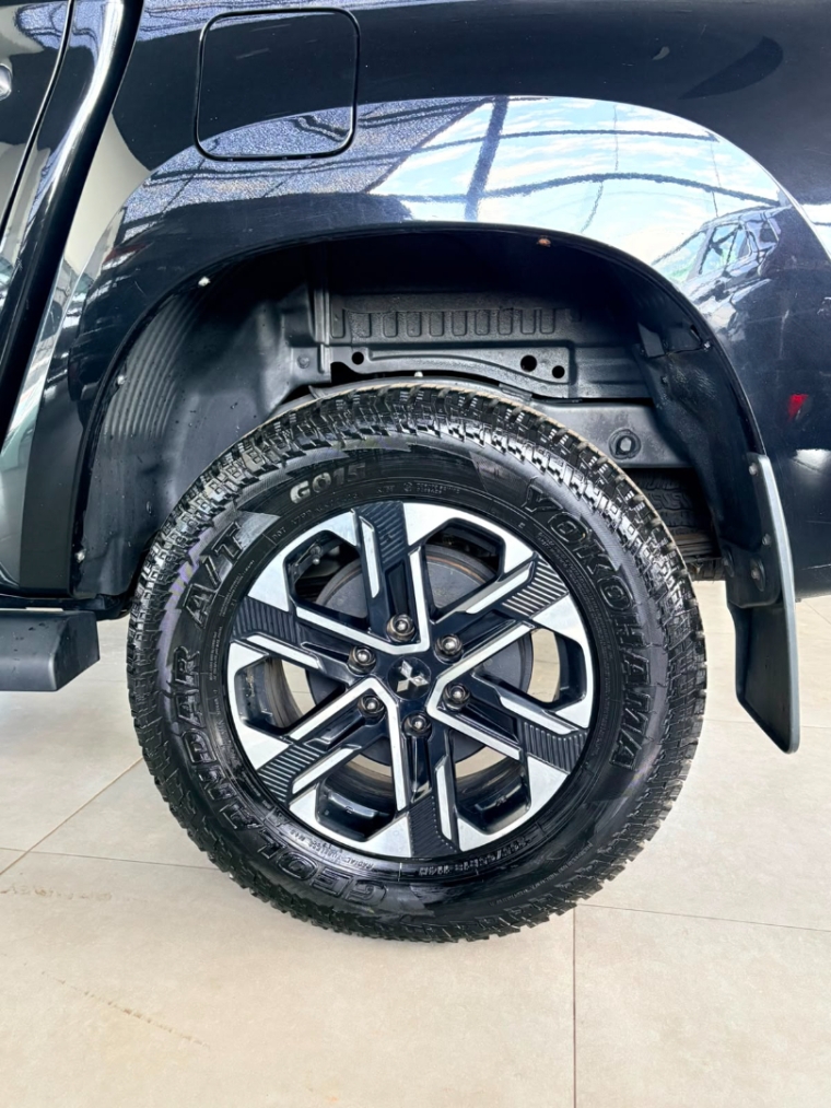 mitsubishi l200 triton 2.4 16v turbo diesel sport hpe-s cd 4p 4x4 automatico 20239