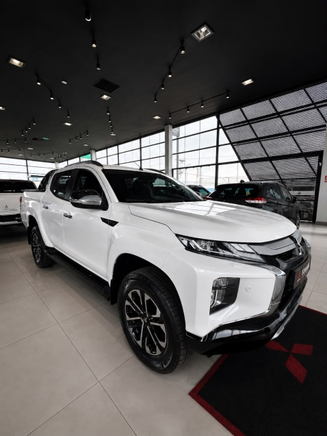 mitsubishi l200 triton 2.4 16v turbo diesel sport hpe-s cd 4p 4x4 automatico 20230
