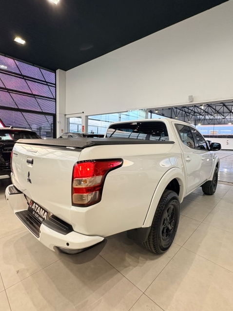 mitsubishi l200 triton 2.4 16v turbo diesel sport gls cd 4p 4x4 automatico 20207