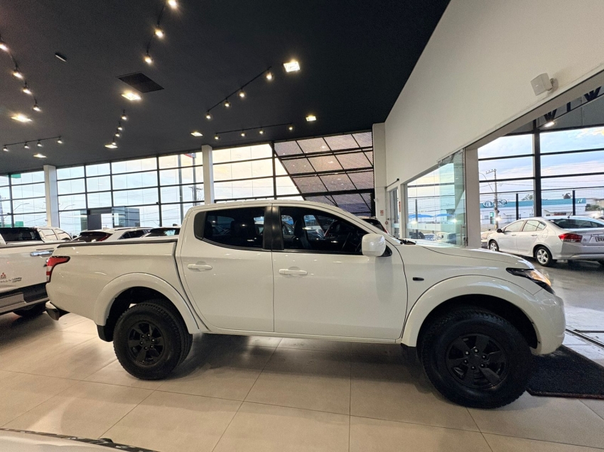 mitsubishi l200 triton 2.4 16v turbo diesel sport gls cd 4p 4x4 automatico 20204