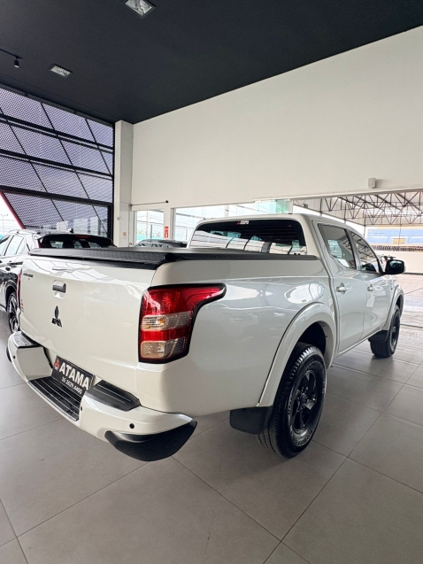 mitsubishi l200 triton 2.4 16v turbo diesel sport gls cd 4p 4x4 automatico 20206