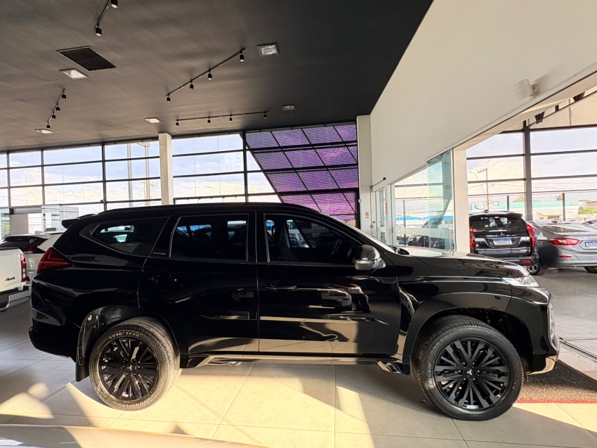 mitsubishi pajero sport 2.4 16v mivec turbo diesel legend black awd automatico 5p 20245