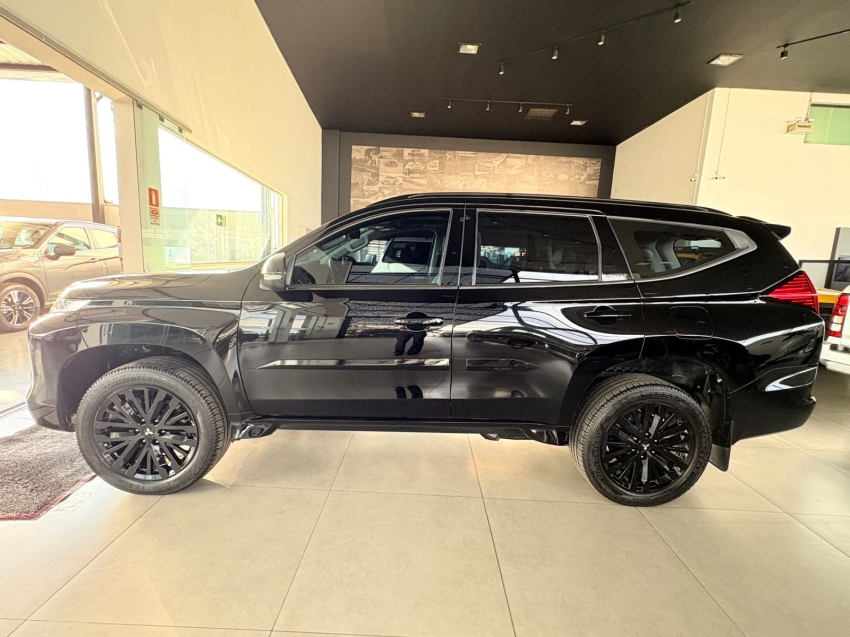 mitsubishi pajero sport 2.4 16v mivec turbo diesel legend black awd automatico 5p 20241