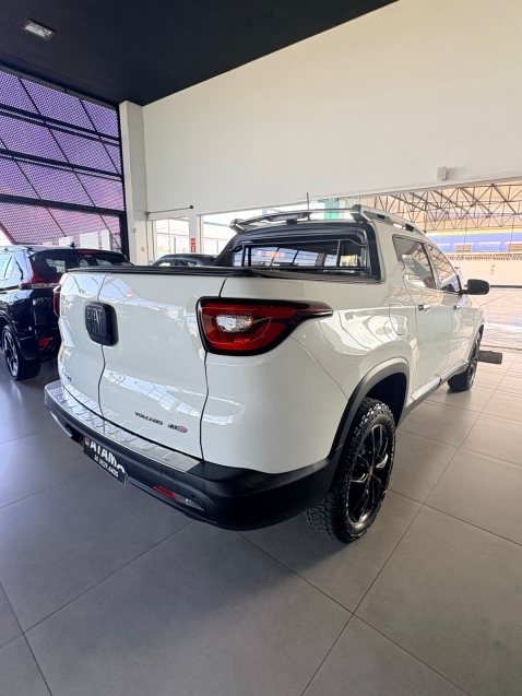 fiat toro 2.4 16v multiair flex volcano at9 2.2 4p automatico 20196