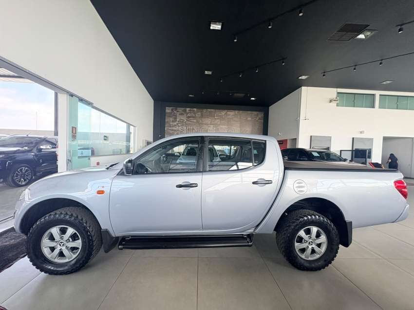 mitsubishi l200 triton 3.2 gls 4x4 cd 16v turbo intercoler diesel 4p manual 2.0 20133