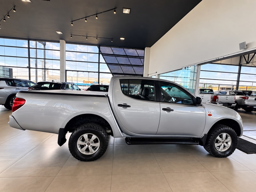mitsubishi l200 triton 3.2 gls 4x4 cd 16v turbo intercoler diesel 4p manual 2.0 20134