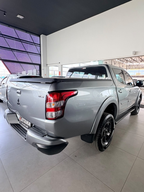 mitsubishi l200 triton 2.4 16v turbo diesel sport gls cd 4p 4x4 automatico 2.2 20206