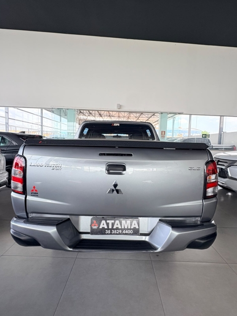 mitsubishi l200 triton 2.4 16v turbo diesel sport gls cd 4p 4x4 automatico 2.2 20204
