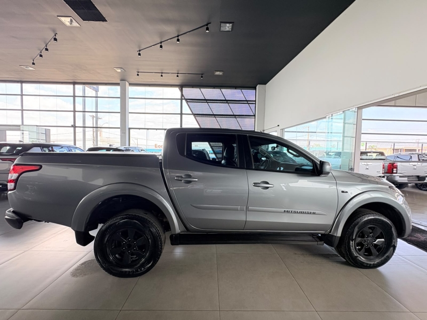 mitsubishi l200 triton 2.4 16v turbo diesel sport gls cd 4p 4x4 automatico 2.2 20208