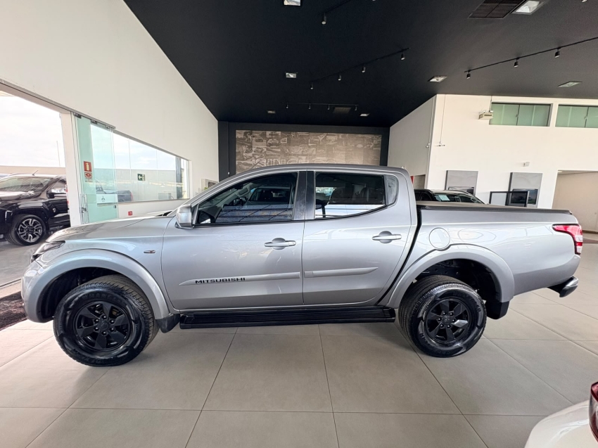 mitsubishi l200 triton 2.4 16v turbo diesel sport gls cd 4p 4x4 automatico 2.2 20202