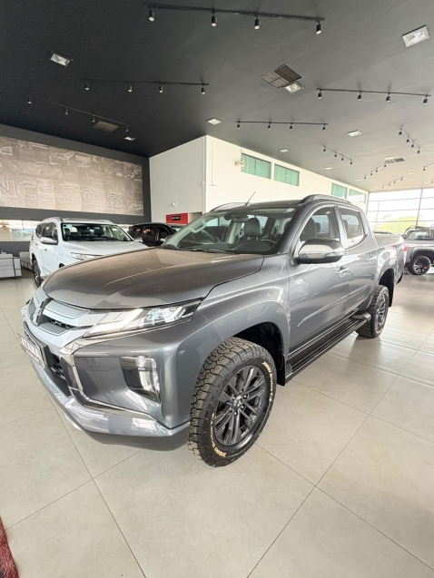 mitsubishi l200 triton 2.4 16v turbo diesel sport gls cd 4p 4x4 automatico 2.8 20252