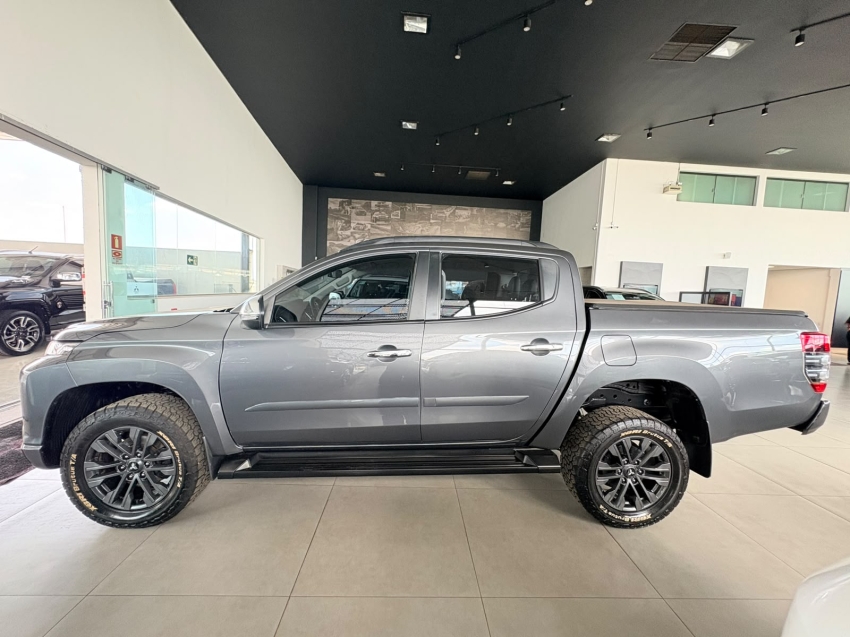 mitsubishi l200 triton 2.4 16v turbo diesel sport gls cd 4p 4x4 automatico 2.8 20253