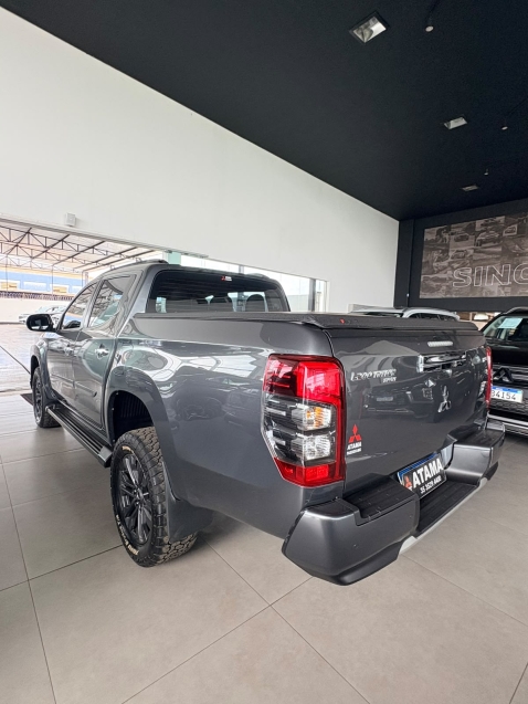 mitsubishi l200 triton 2.4 16v turbo diesel sport gls cd 4p 4x4 automatico 2.8 20255
