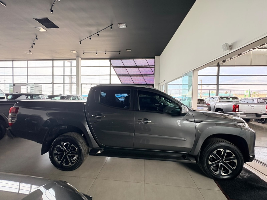 mitsubishi l200 triton 2.4 16v turbo diesel sport hpe-s cd 4p 4x4 automatico 20233
