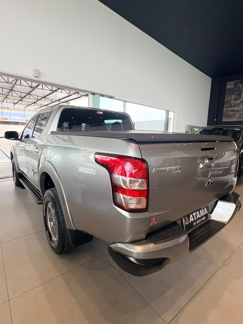 mitsubishi l200 triton 2.4 16v turbo diesel sport hpe cd 4p 4x4 automatico 20186