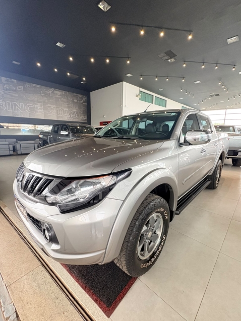 mitsubishi l200 triton 2.4 16v turbo diesel sport hpe cd 4p 4x4 automatico 20184