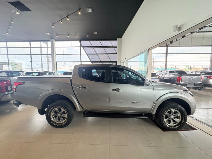 mitsubishi l200 triton 2.4 16v turbo diesel sport hpe cd 4p 4x4 automatico 20183