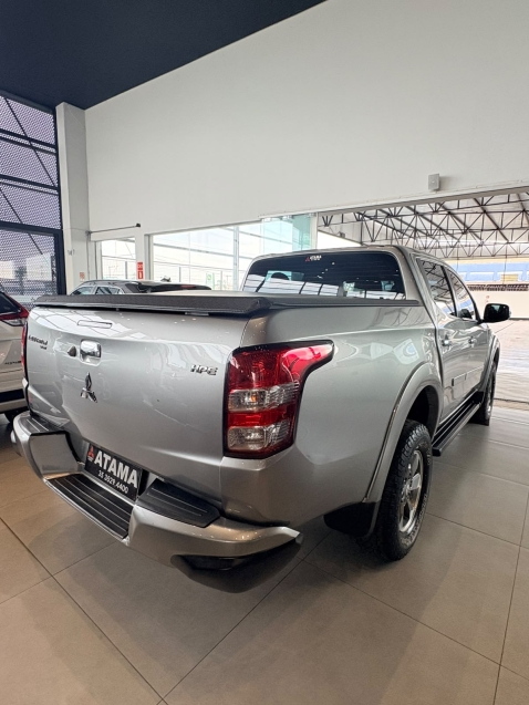 mitsubishi l200 triton 2.4 16v turbo diesel sport hpe cd 4p 4x4 automatico 201810