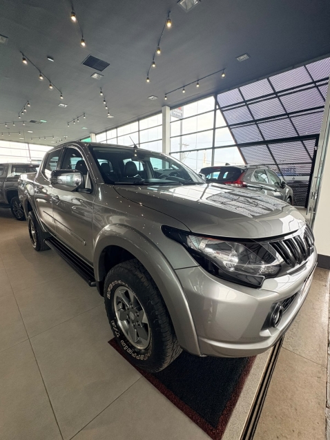 mitsubishi l200 triton 2.4 16v turbo diesel sport hpe cd 4p 4x4 automatico 20180