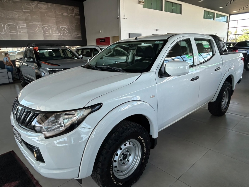 mitsubishi l200 triton 2.4 16v turbo diesel sport gls cd 4p 4x4 automatico 20251