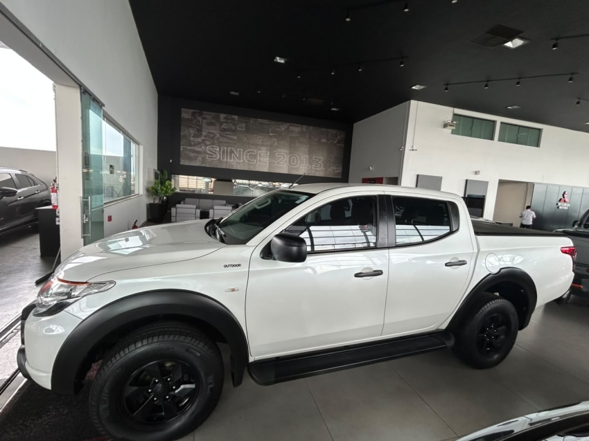 mitsubishi l200 triton 2.4 16v turbo diesel gls cd 4x4 automatico 4p 20223