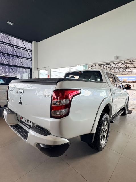 mitsubishi l200 triton 2.4 16v turbo diesel sport hpe cd 4p 4x4 automatico 201910