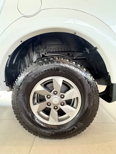 mitsubishi l200 triton 2.4 16v turbo diesel sport hpe cd 4p 4x4 automatico 20197