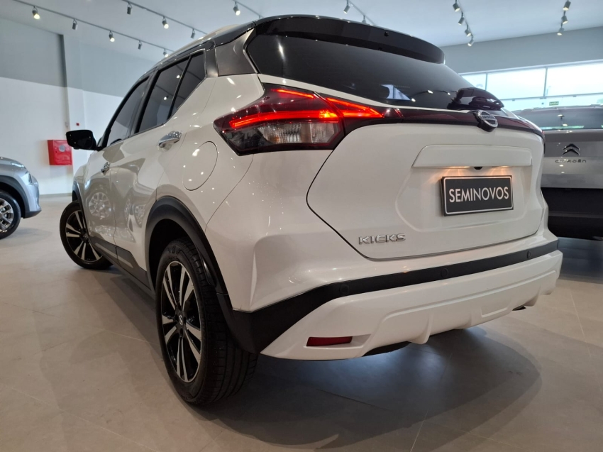 nissan kicks 1.6 16v flexstart exclusive xtronic flex 4p automatico 2022