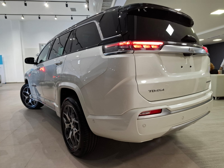 jeep commander 2.0 td380 turbo diesel overland at9 4p automatico 2023