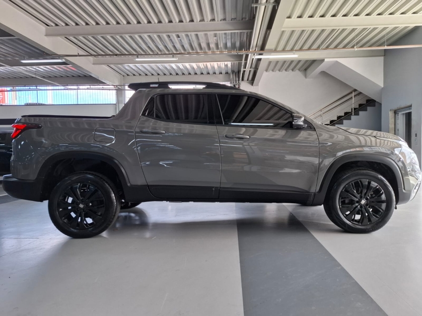 fiat toro 1.3 turbo 270 flex volcano at6 4p automatico 2023