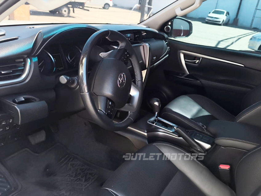 toyota hilux sw4 2.8 d-4d turbo diesel srx platinum 7l 4x4 automatico 4p 20243