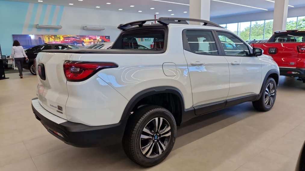 fiat toro 1.3 turbo 270 flex freedom at6 4p automatico 2025