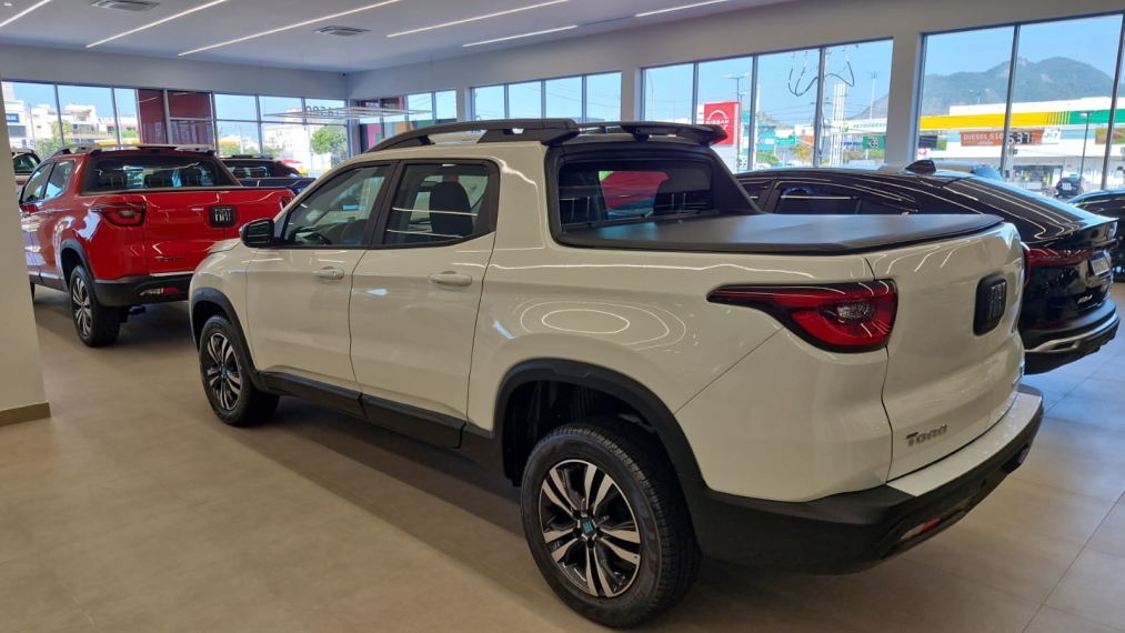 fiat toro 1.3 turbo 270 flex freedom at6 4p automatico 2025