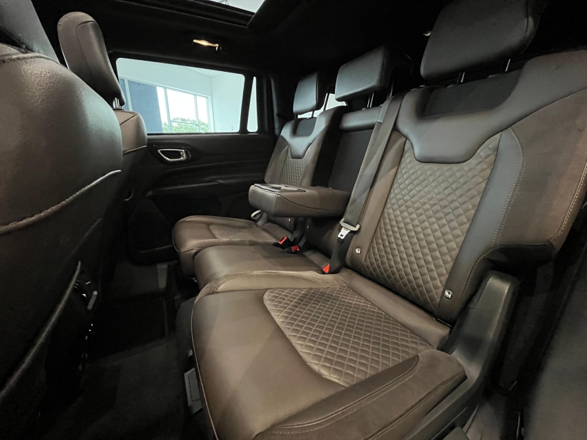 jeep commander 2.0 td380 turbo diesel overland at9 4p automatico 202210