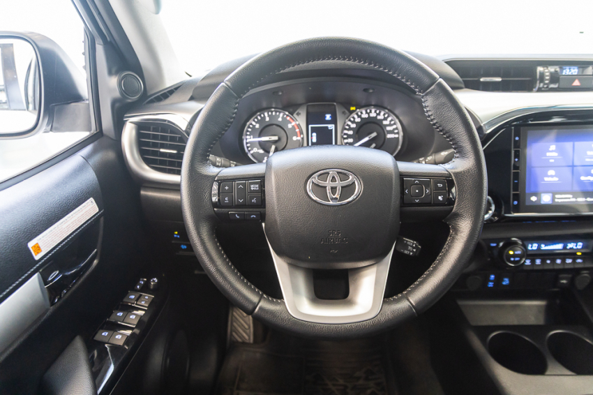 Toyota HILUX 2.8 D-4D TURBO DIESEL CD SRV 4X4 AUTOMÁTICO 14