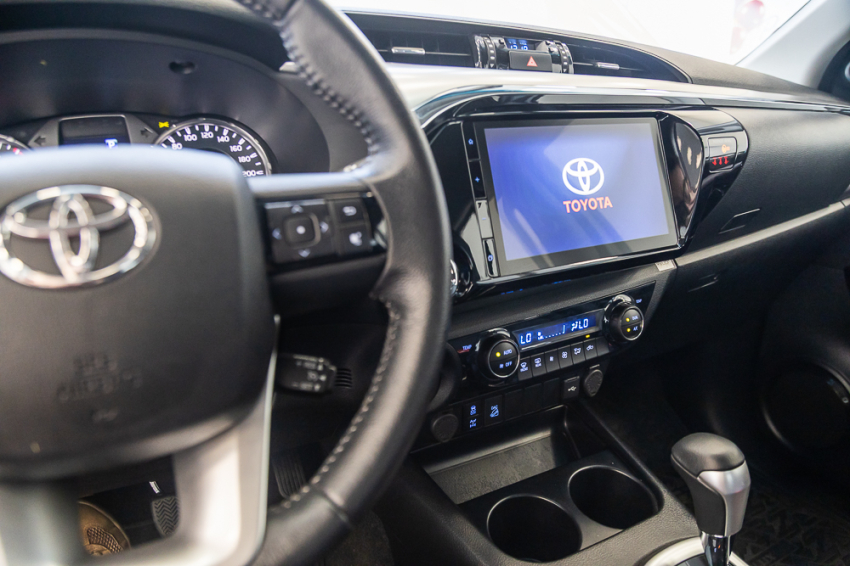 Toyota HILUX 2.8 D-4D TURBO DIESEL CD SRV 4X4 AUTOMÁTICO 16