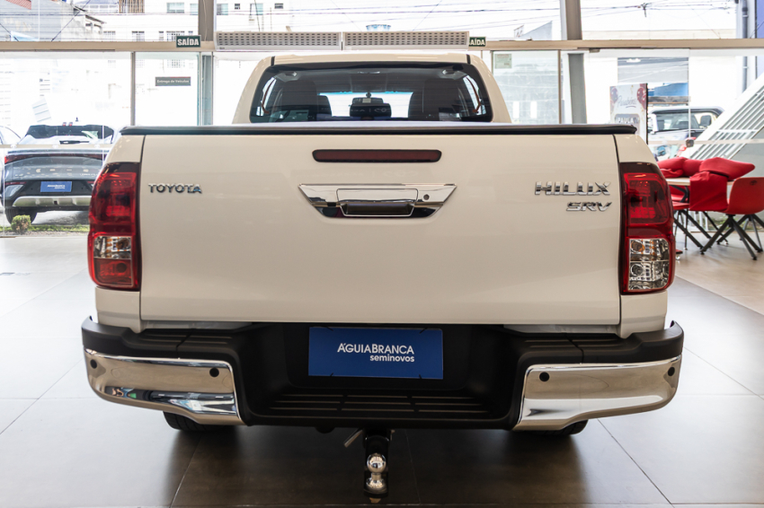 Toyota HILUX 2.8 D-4D TURBO DIESEL CD SRV 4X4 AUTOMÁTICO 9