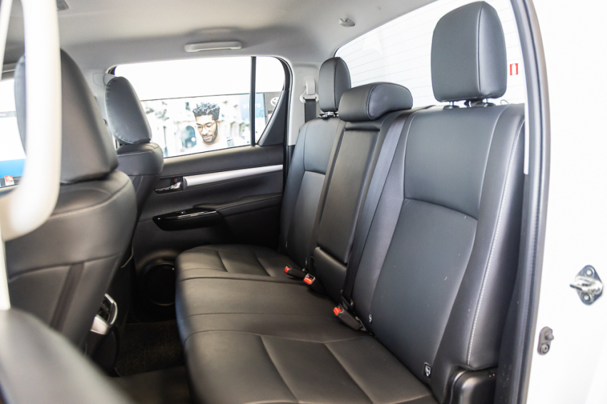 Toyota HILUX 2.8 D-4D TURBO DIESEL CD SRV 4X4 AUTOMÁTICO 20