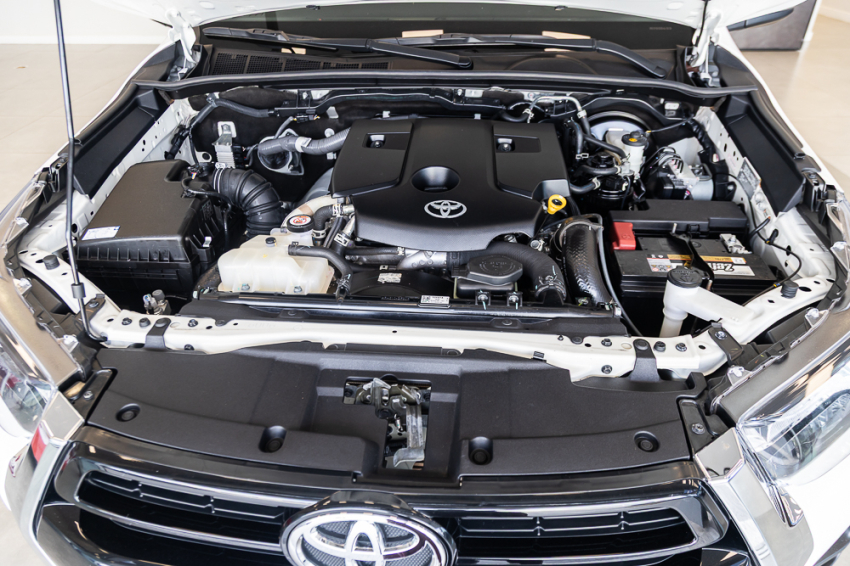 Toyota HILUX 2.8 D-4D TURBO DIESEL CD SRV 4X4 AUTOMÁTICO 7