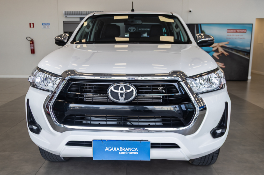 Toyota HILUX 2.8 D-4D TURBO DIESEL CD SRV 4X4 AUTOMÁTICO 3