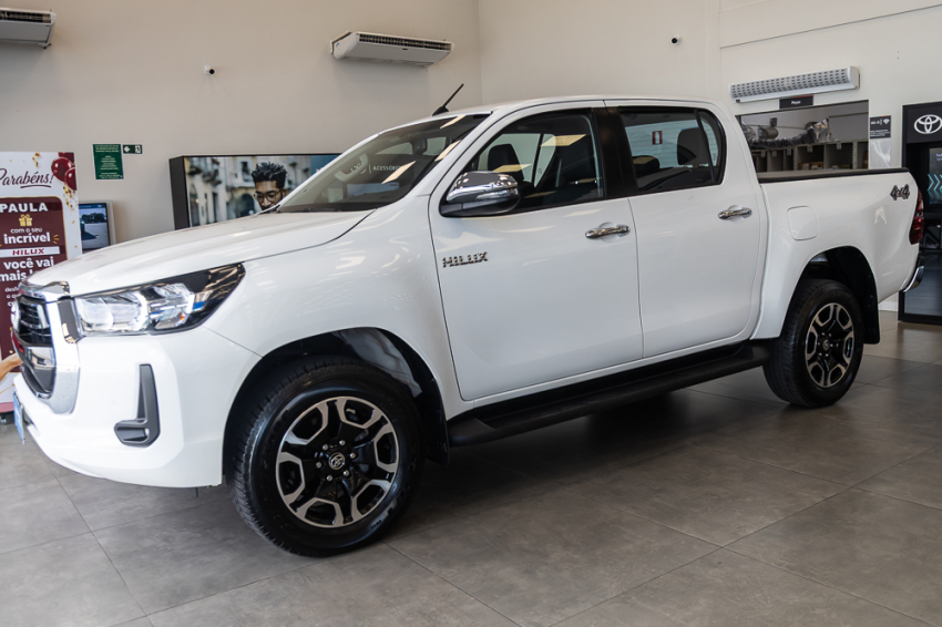 Toyota HILUX 2.8 D-4D TURBO DIESEL CD SRV 4X4 AUTOMÁTICO